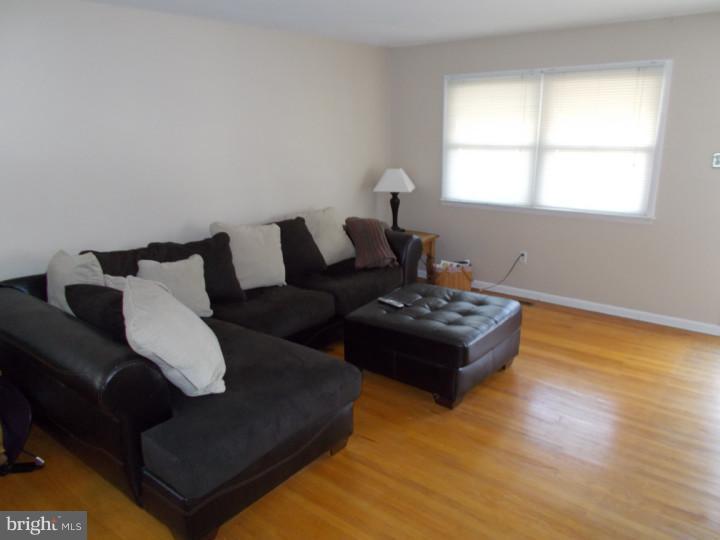 223 Hooker Street Riverside, NJ 08075 - Photo 3 of 15