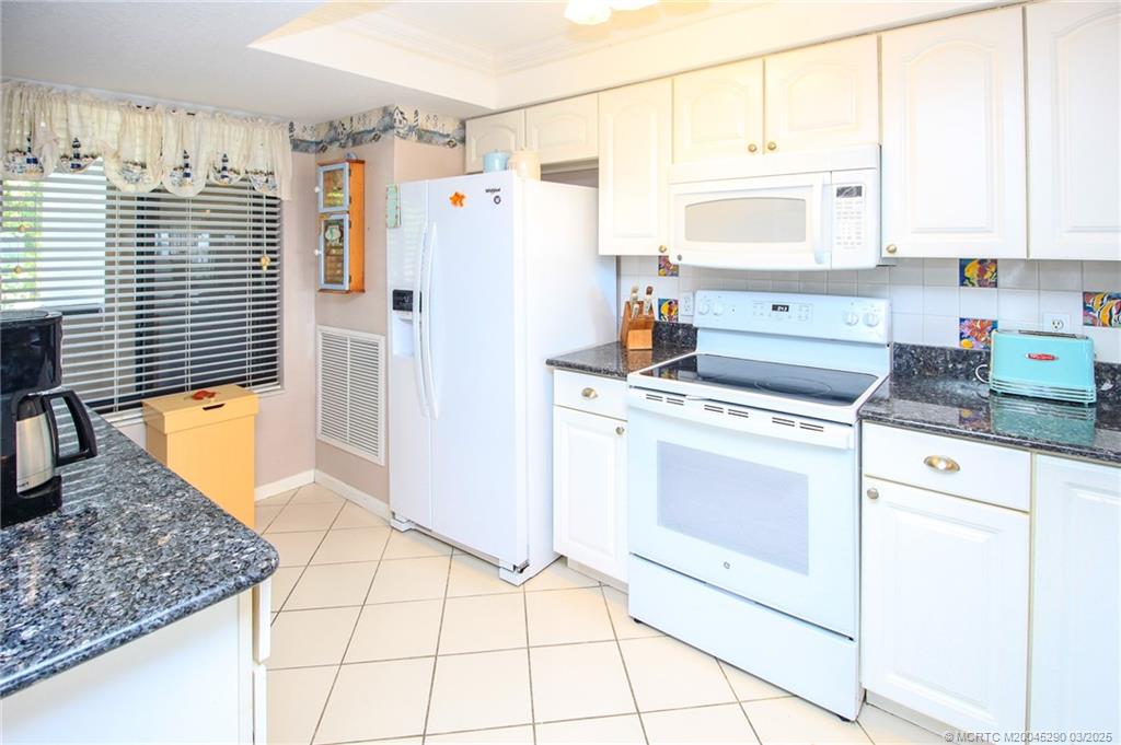 4540 Northeast Sandpebble Trace, Unit 204 Jensen Beach, FL 34957 - Photo 11 of 38