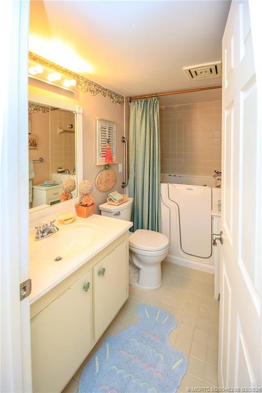4540 Northeast Sandpebble Trace, Unit 204 Jensen Beach, FL 34957 - Photo 23 of 38