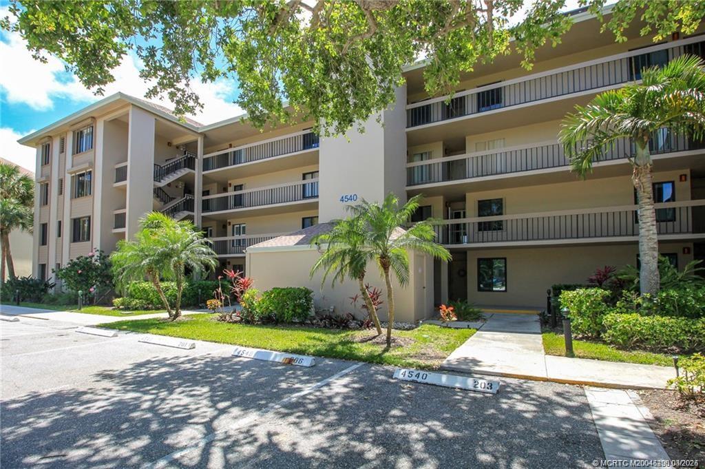 4540 Northeast Sandpebble Trace, Unit 204 Jensen Beach, FL 34957 - Photo 7 of 38