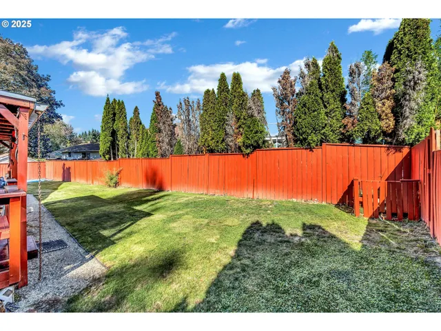 a view of an house with backyard and swimming pool