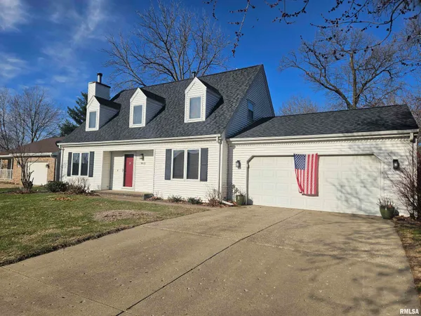 $359,000 | 9913 West Guinivere Drive, Mapleton, IL 61547