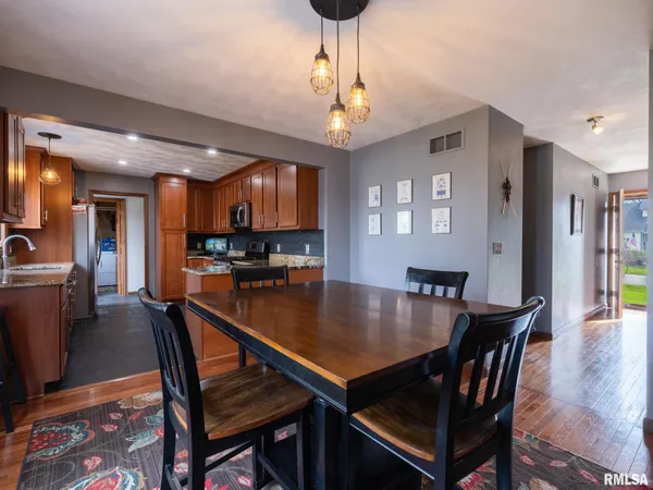 $359,000 | 9913 West Guinivere Drive, Mapleton, IL 61547