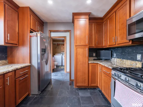 $359,000 | 9913 West Guinivere Drive, Mapleton, IL 61547