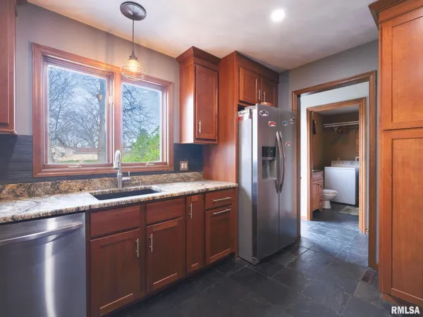 $359,000 | 9913 West Guinivere Drive, Mapleton, IL 61547
