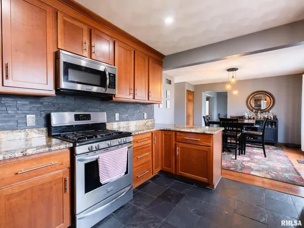 $359,000 | 9913 West Guinivere Drive, Mapleton, IL 61547