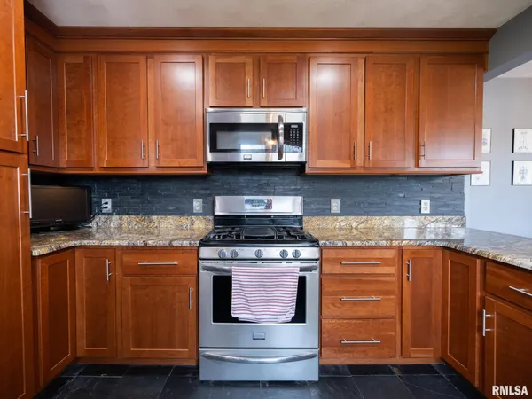 $359,000 | 9913 West Guinivere Drive, Mapleton, IL 61547