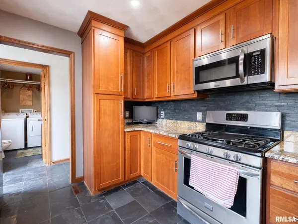 $359,000 | 9913 West Guinivere Drive, Mapleton, IL 61547