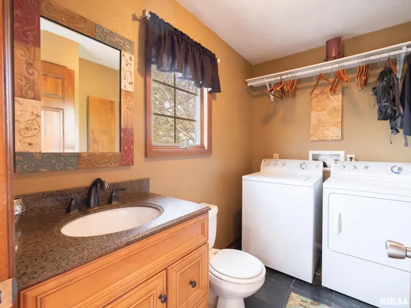 $359,000 | 9913 West Guinivere Drive, Mapleton, IL 61547