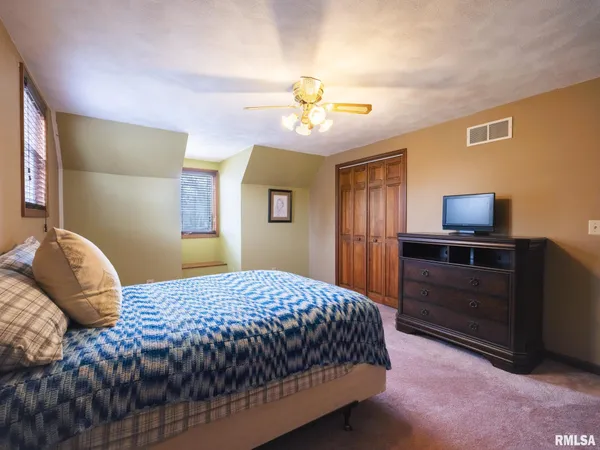 $359,000 | 9913 West Guinivere Drive, Mapleton, IL 61547