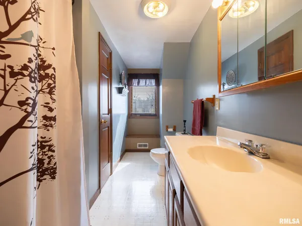 $359,000 | 9913 West Guinivere Drive, Mapleton, IL 61547