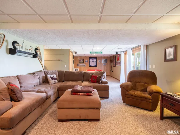 $359,000 | 9913 West Guinivere Drive, Mapleton, IL 61547