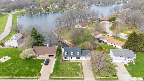 $359,000 | 9913 West Guinivere Drive, Mapleton, IL 61547
