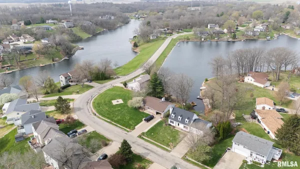 $359,000 | 9913 West Guinivere Drive, Mapleton, IL 61547