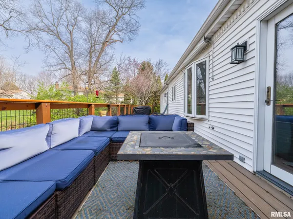 $359,000 | 9913 West Guinivere Drive, Mapleton, IL 61547