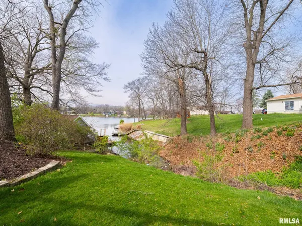 $359,000 | 9913 West Guinivere Drive, Mapleton, IL 61547