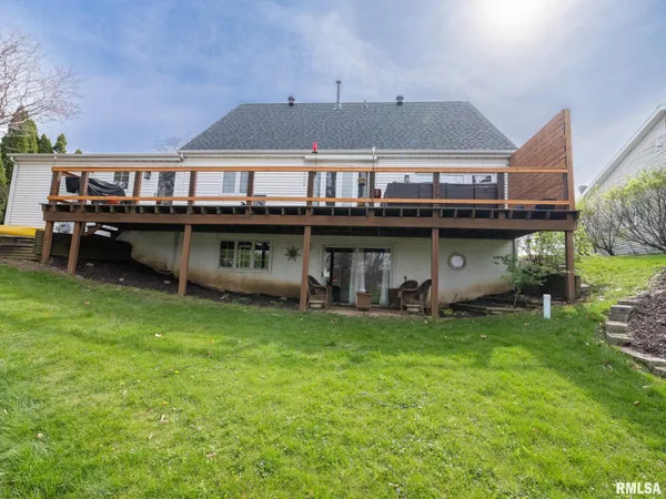 $359,000 | 9913 West Guinivere Drive, Mapleton, IL 61547