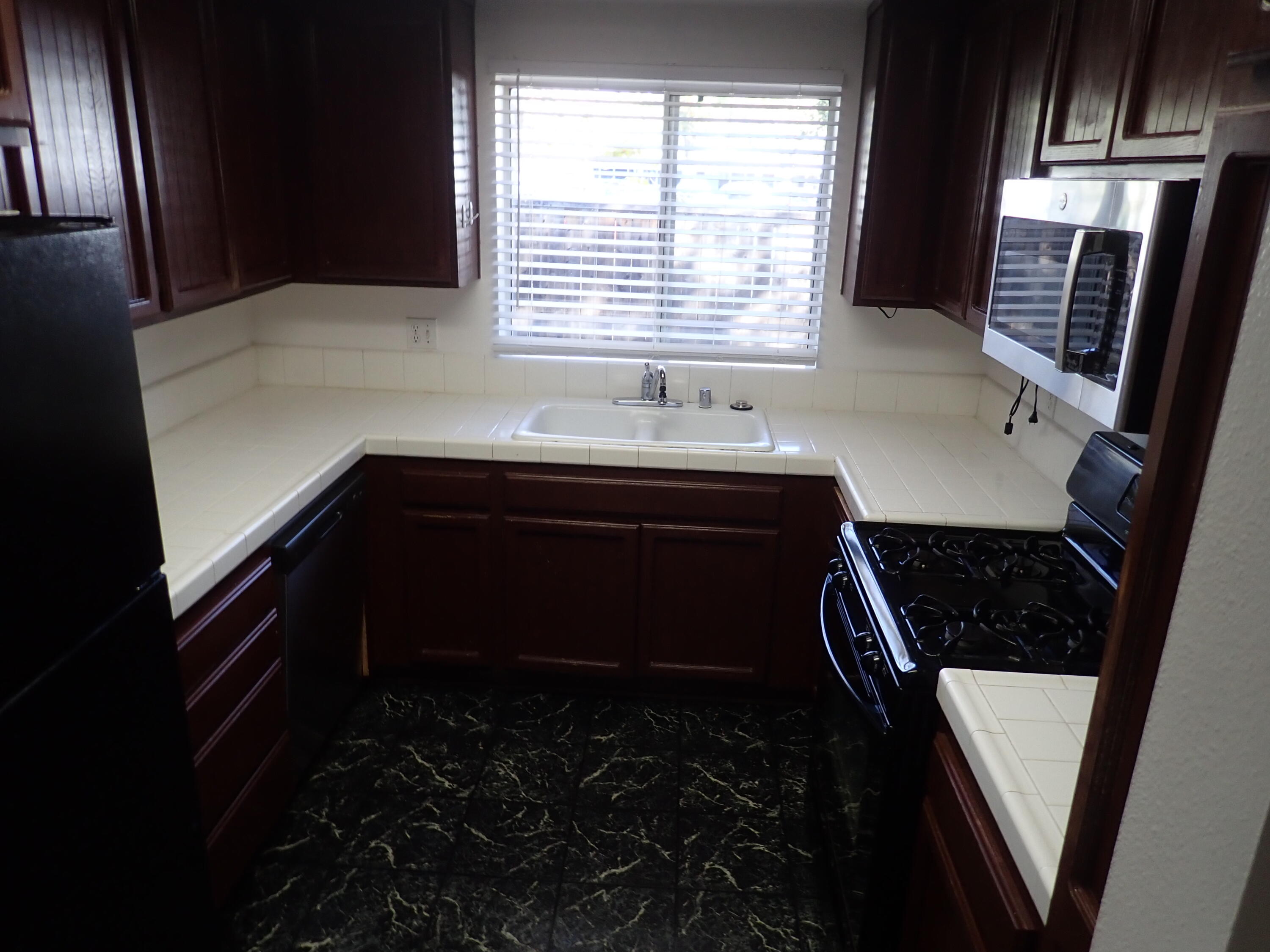 6022 Berkeley Road Goleta, CA 93117 - Photo 4 of 12 Kitchen