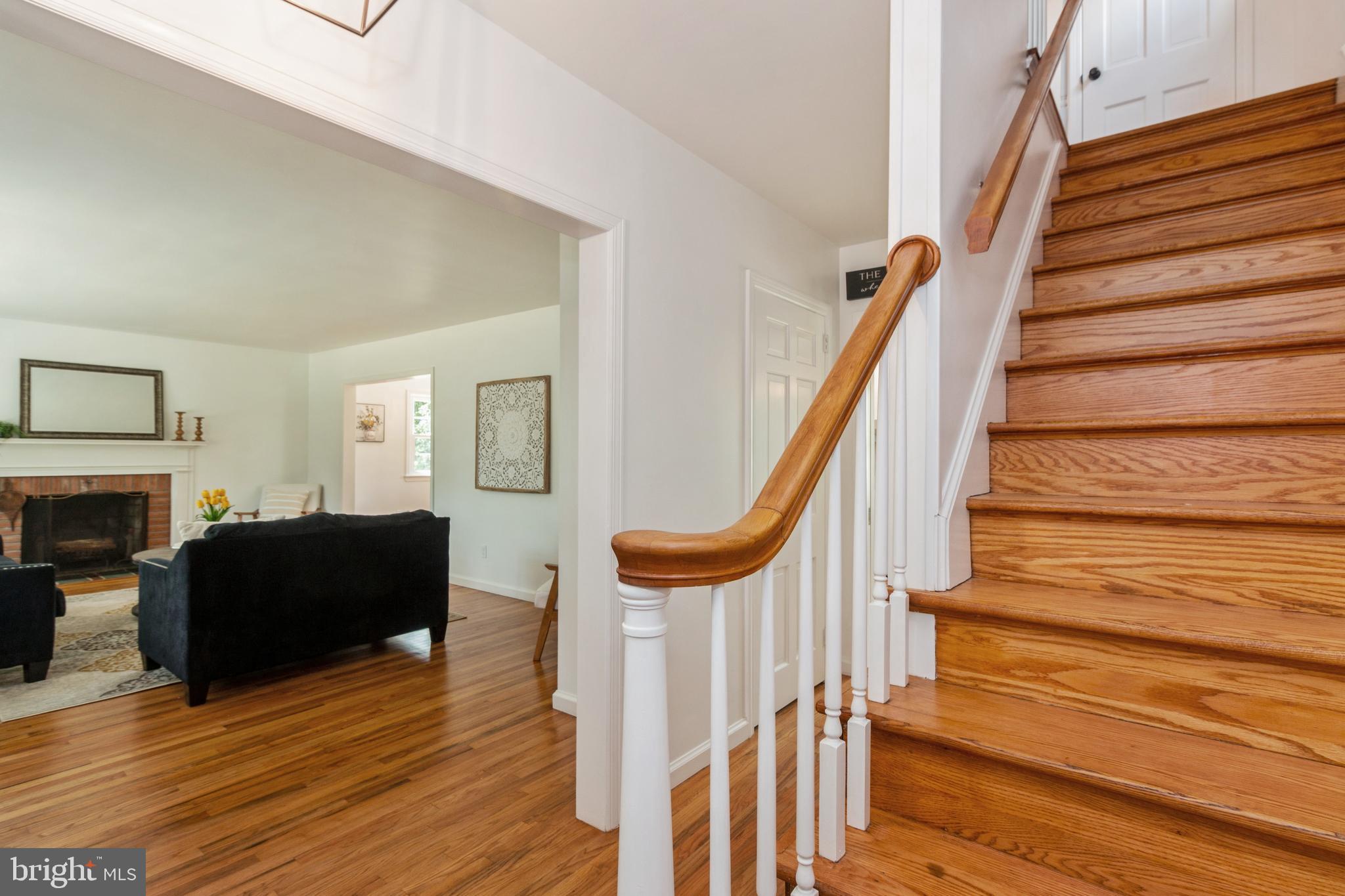 171 Stewart Road Pilesgrove, NJ 08098 - Photo 18 of 31 Front entrance/Staircase