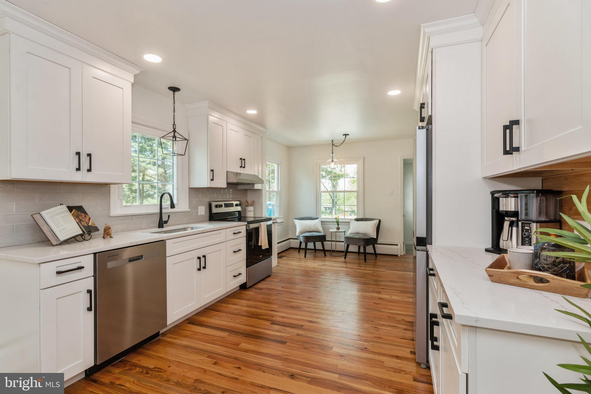 171 Stewart Road Pilesgrove, NJ 08098 - Photo 10 of 31 Kitchen open to breakfast area