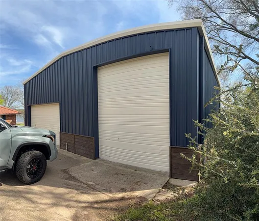 a view of parking area