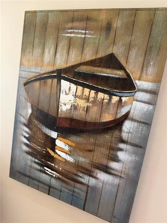 a picture of a white and white walls