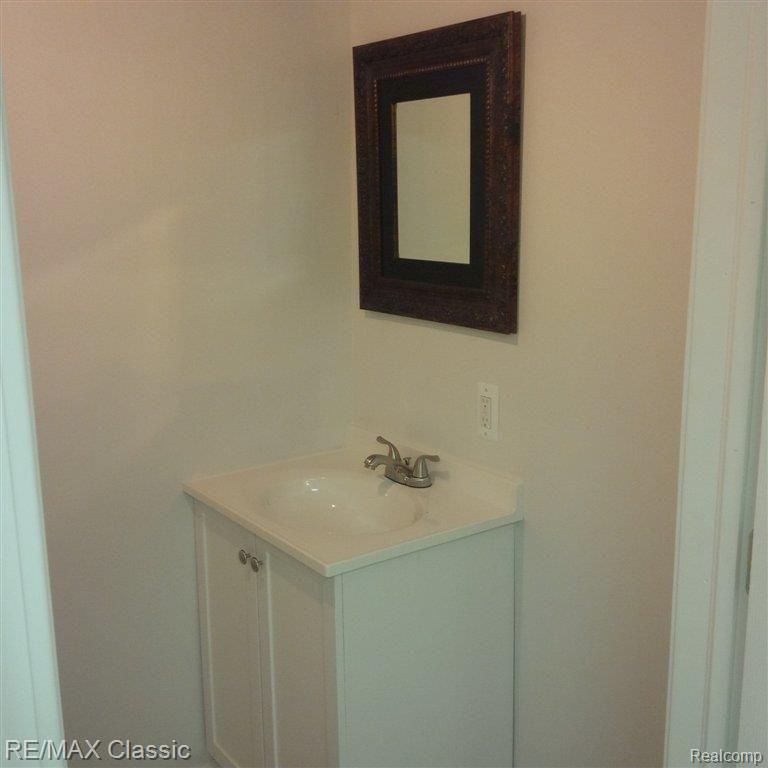 29836 Fall River Road Southfield, MI 48076 - Photo 12 of 17 IMG_00000289.jpg