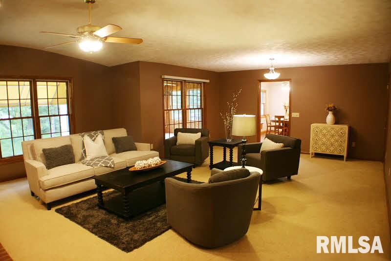 2027 Scenic Ridge DeWitt, IA 52742 - Photo 6 of 19 Gallery Image 6