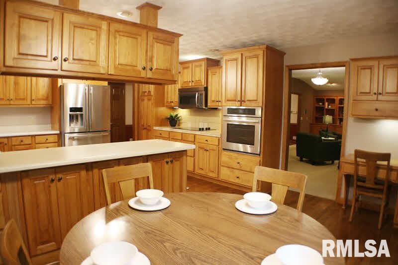 2027 Scenic Ridge DeWitt, IA 52742 - Photo 8 of 19 Gallery Image 8