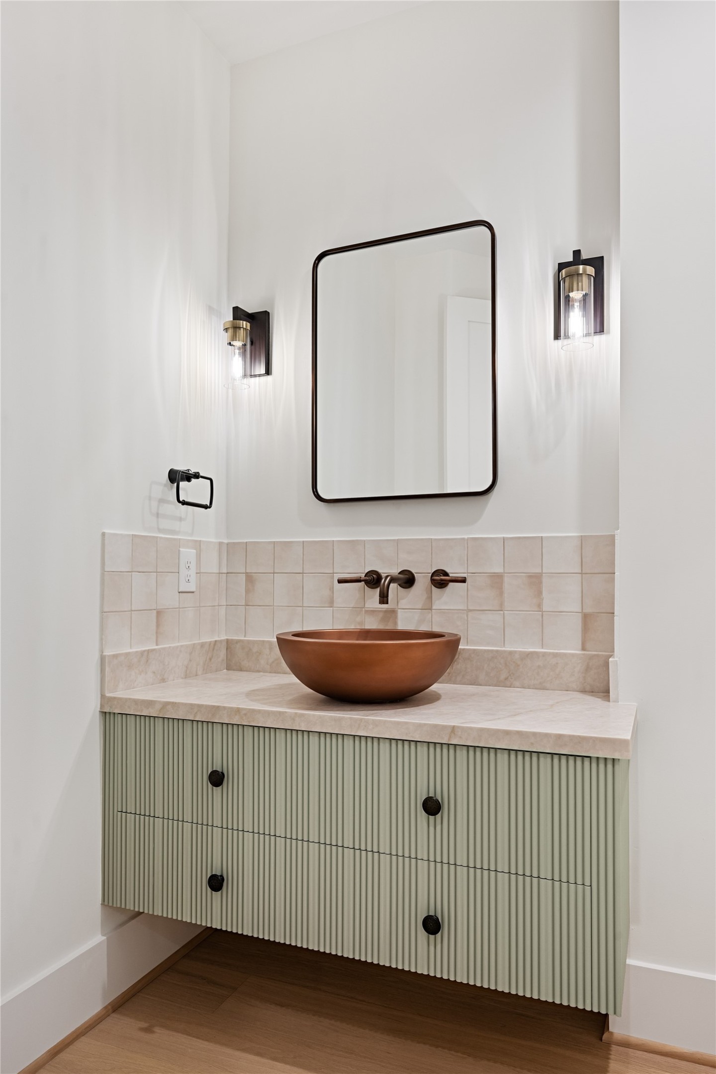 1441 Chamboard Lane Houston, TX 77018 - Photo 20 of 46 a bathroom with a sink and a mirror