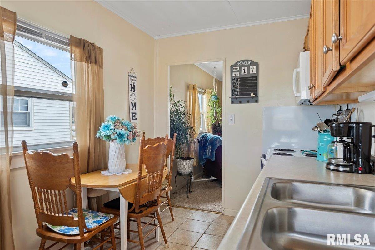 1017 West Iles Avenue Springfield, IL 62704 - Photo 8 of 21 Gallery Image 8