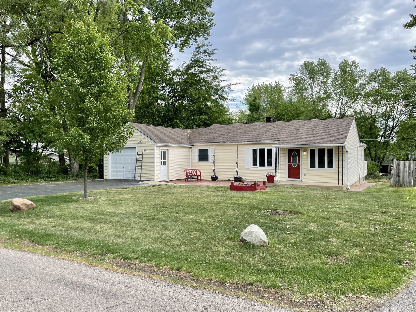1018 Maple Street Lake In The Hills, IL 60156 - Photo 2 of 14