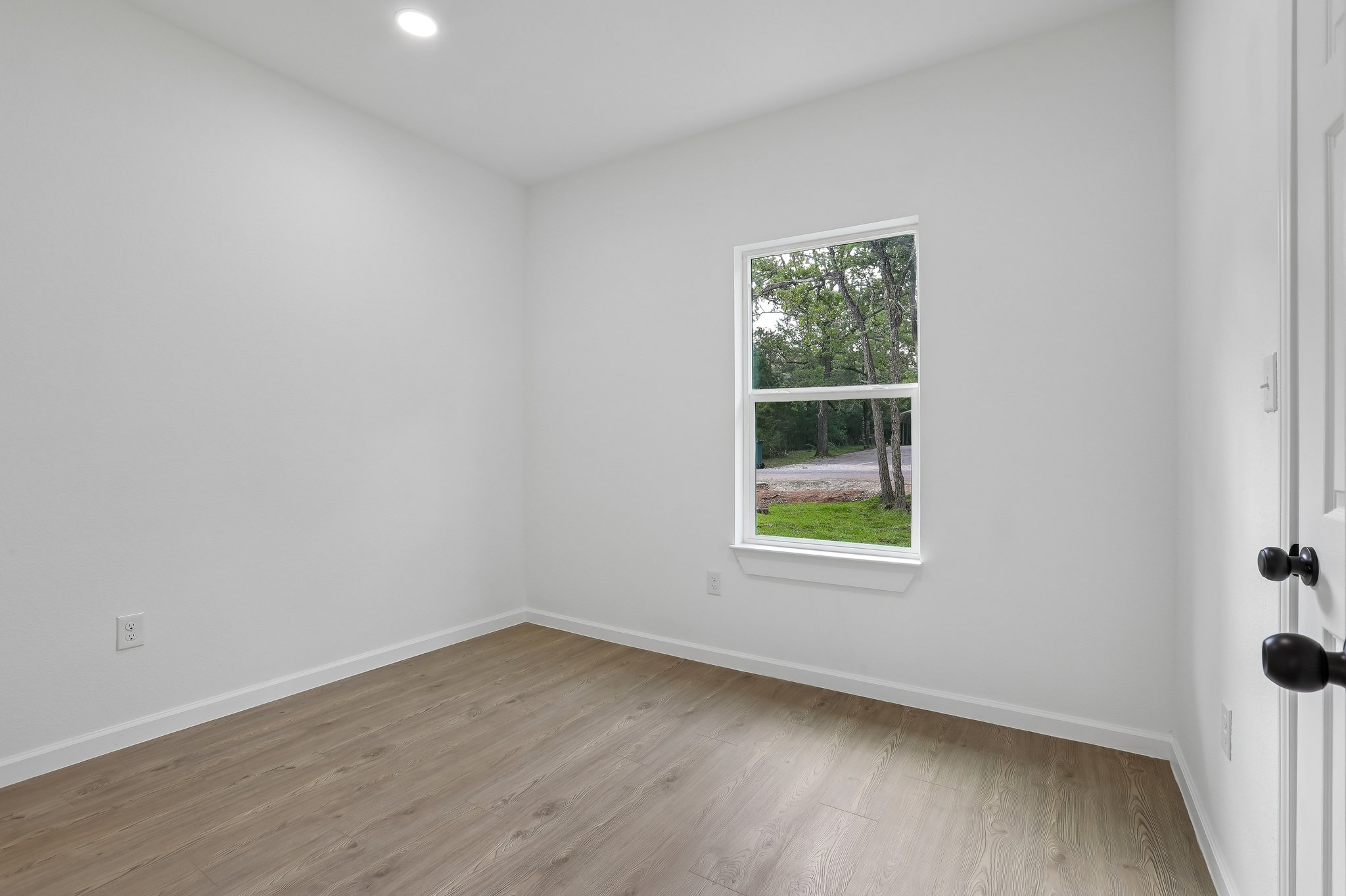 210 Flint Ridge Street Bastrop, TX 78602 - Photo 19 of 40 an empty room with a window