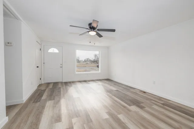 $155,000 | 320 East Ave C, Hutchinson, KS 67501