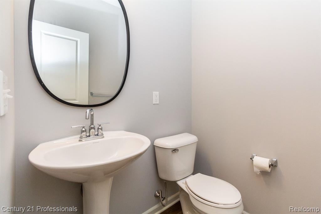 4931 Treeside Lane Troy, MI 48098 - Photo 28 of 32
