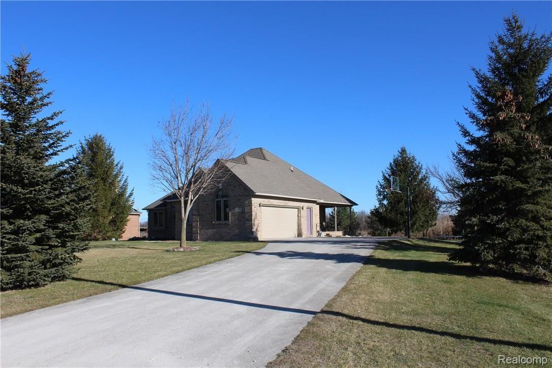 WOLCOTT DRIVEWAY.jpg