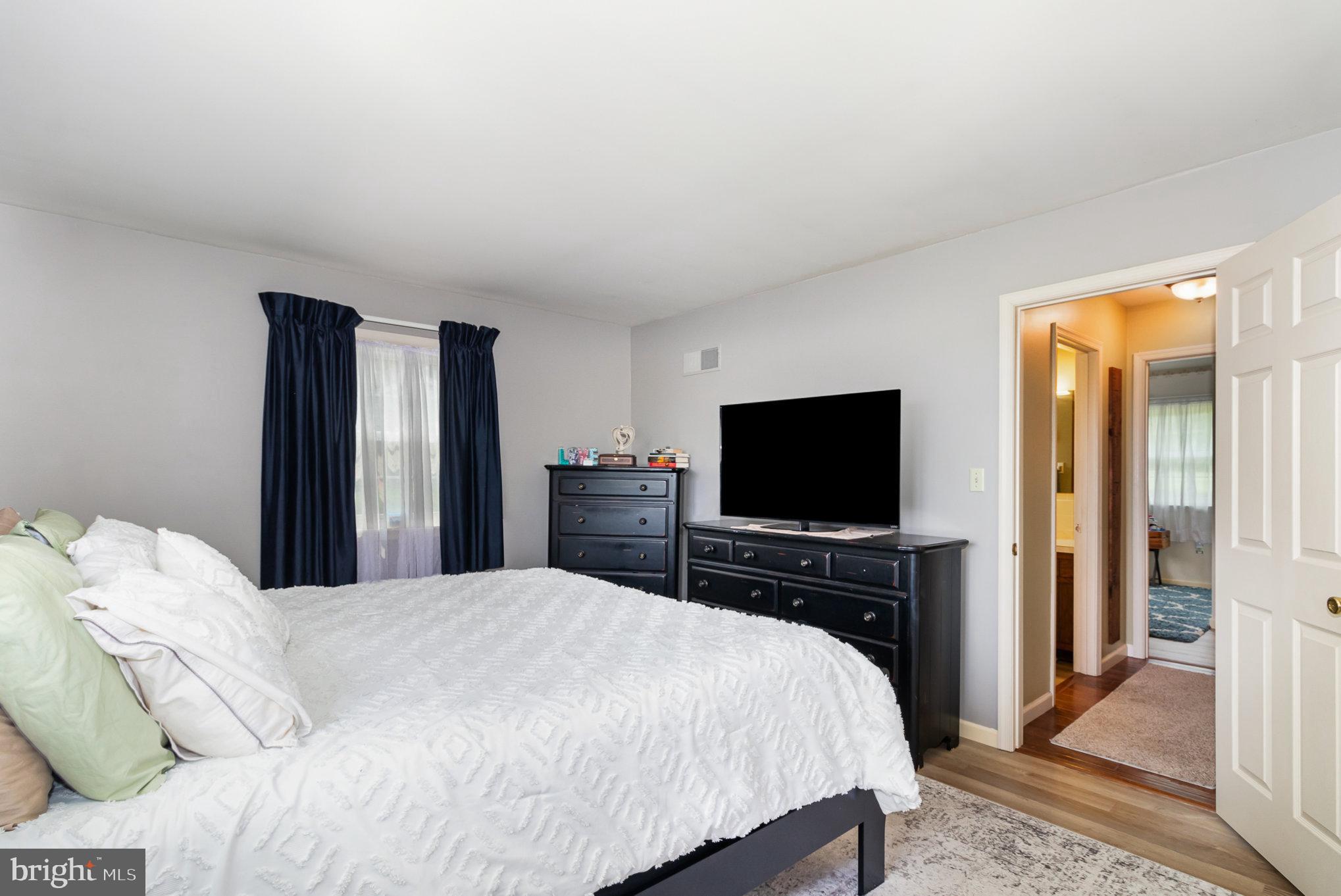 1572 Baltimore Road Dillsburg, PA 17019 - Photo 18 of 36