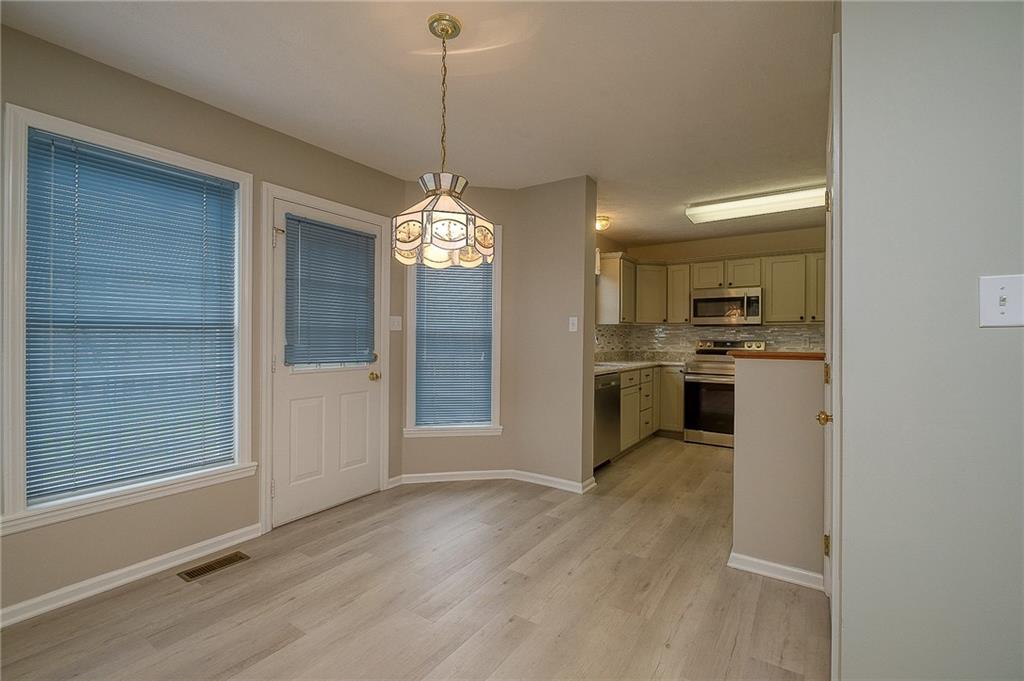 413 McCombs Road Venetia, PA 15367 - Photo 3 of 24