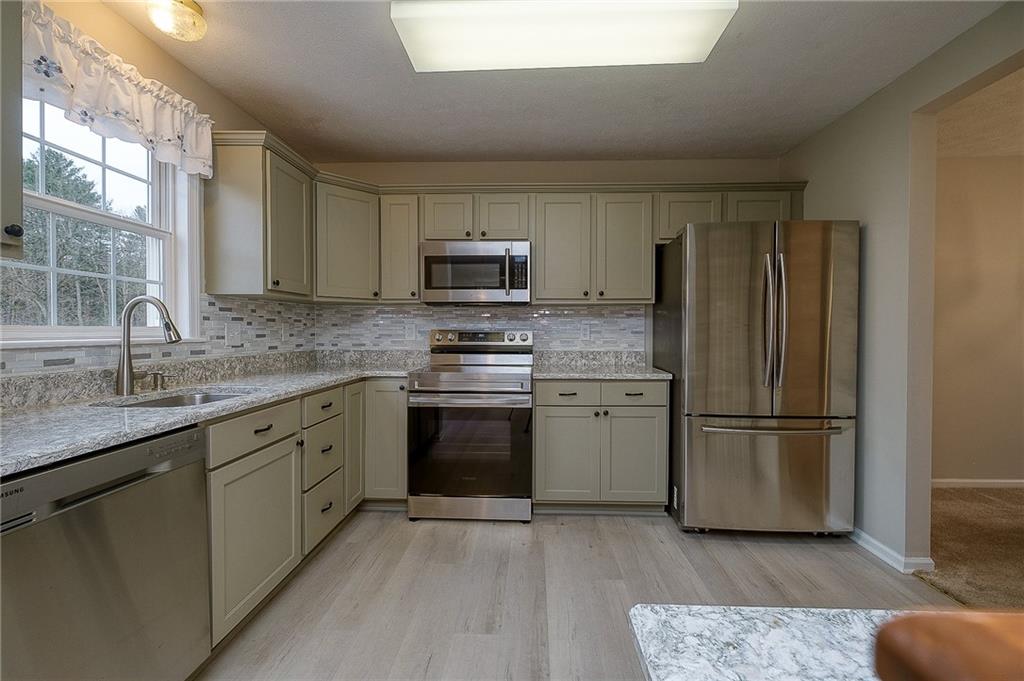 413 McCombs Road Venetia, PA 15367 - Photo 4 of 24