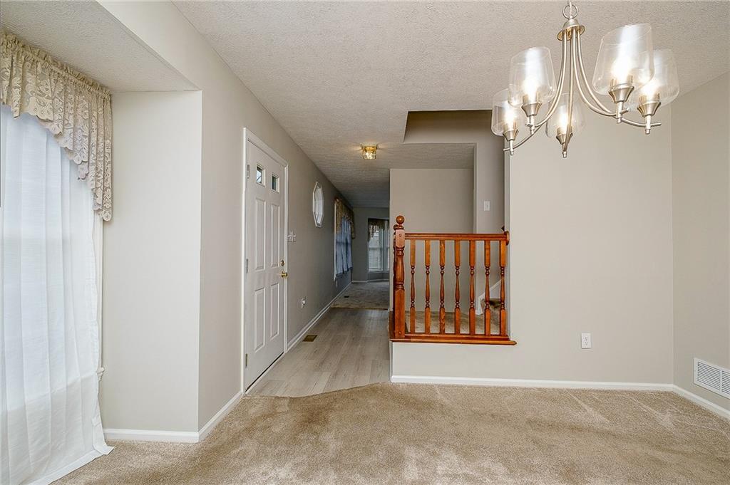 413 McCombs Road Venetia, PA 15367 - Photo 7 of 24