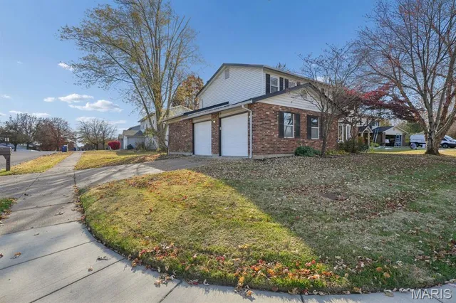 $350,000 | 2804 Bear Creek Court, St. Louis, MO 63129
