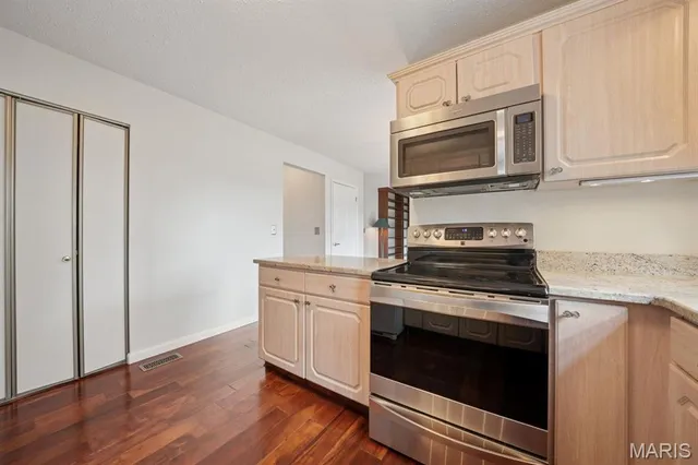 $350,000 | 2804 Bear Creek Court, St. Louis, MO 63129