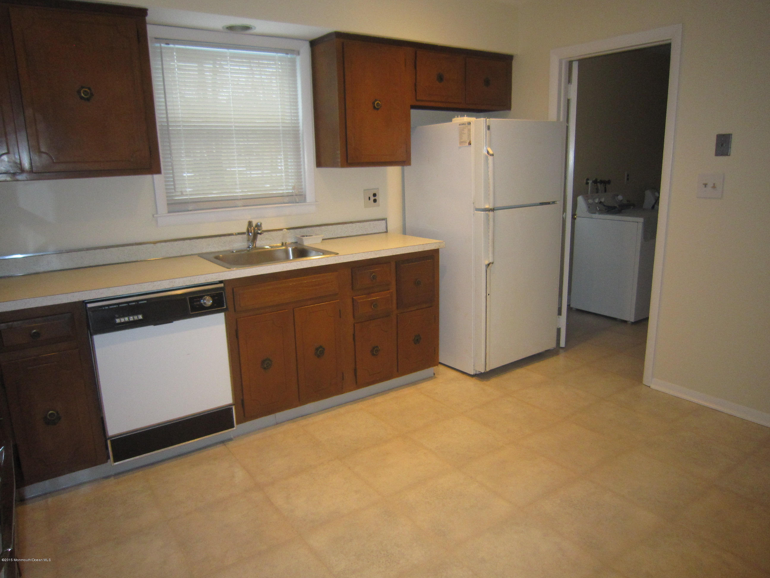 12 Pittsfield Road Howell, NJ 07731 - Photo 3 of 6 Eat In Kitchen