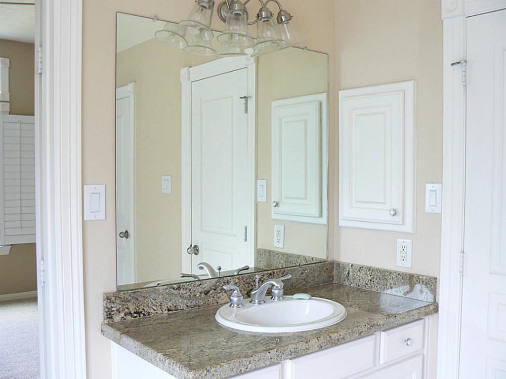 951 Lamonte Lane Houston, TX 77018 - Photo 19 of 26 a bathroom with a sink and a mirror