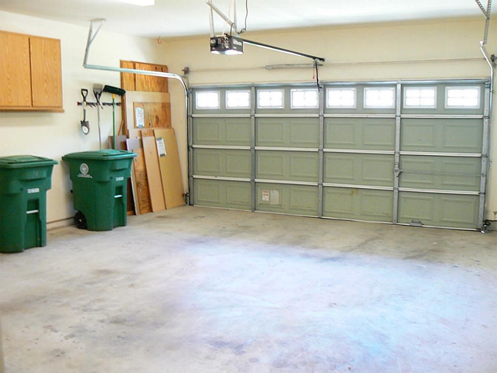 951 Lamonte Lane Houston, TX 77018 - Photo 26 of 26 a view of a garage