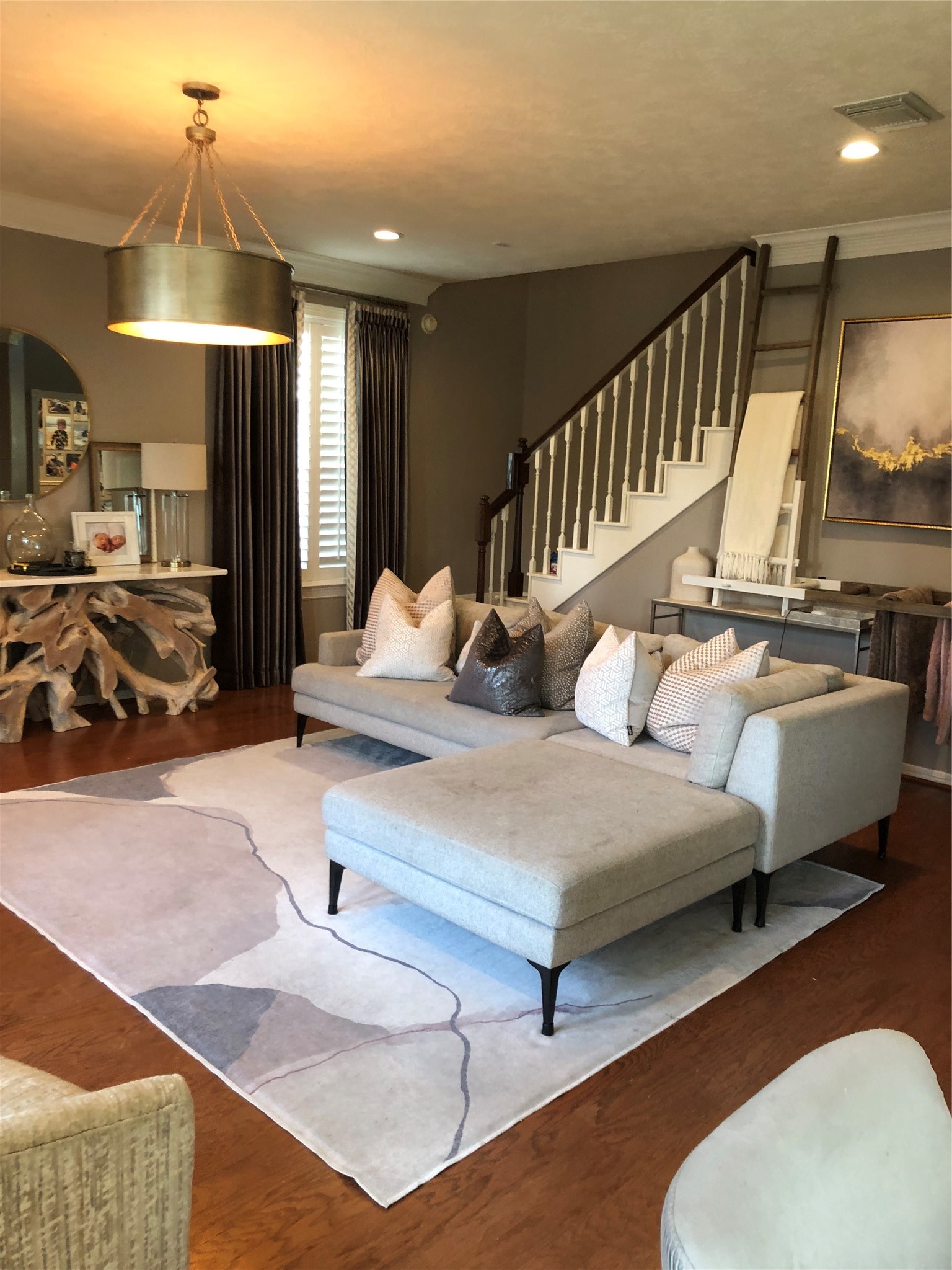 951 Lamonte Lane Houston, TX 77018 - Photo 4 of 26 a living room with furniture
