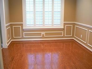 951 Lamonte Lane Houston, TX 77018 - Photo 8 of 26 a view of an empty room with a window