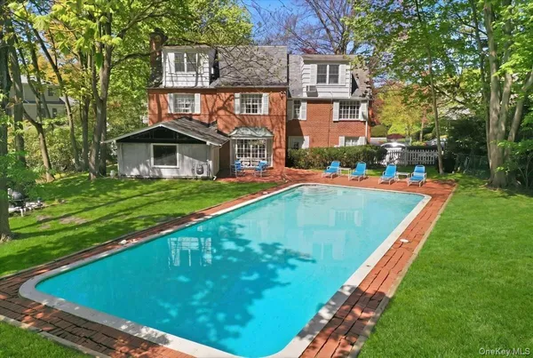 $2,288,000 | 4 The Birches, Roslyn, NY 11576