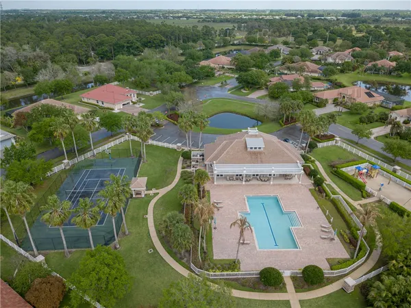 $899,000 | 510 Caroline Drive, Vero Beach, FL 32968