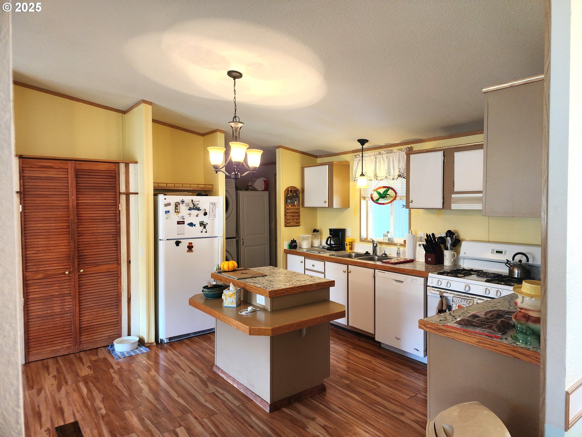 313 12th Street, Unit 4 La Grande, OR 97850 - Photo 16 of 32 a kitchen with a sink stove and refrigerator